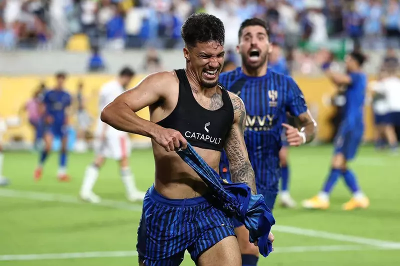 ماركوس ليوناردو: من قصة معاناة والدته إلى تألق ساحر في كأس العالم للأندية ماركوس ليوناردو: من قصة معاناة والدته إلى تألق ساحر في كأس العالم للأندية